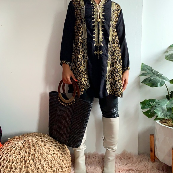 (SOLD on Depop) Vintage wicker hand bag - Picture 3 of 3